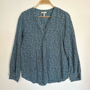 Joie Women 100% Silk Blouse Blue and White Polka Dot With Buttons On Sleeve S